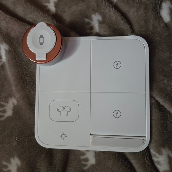 Wireless Charger, 3 in 1 Foldable Fast Charging Station - Picture 2 of 7